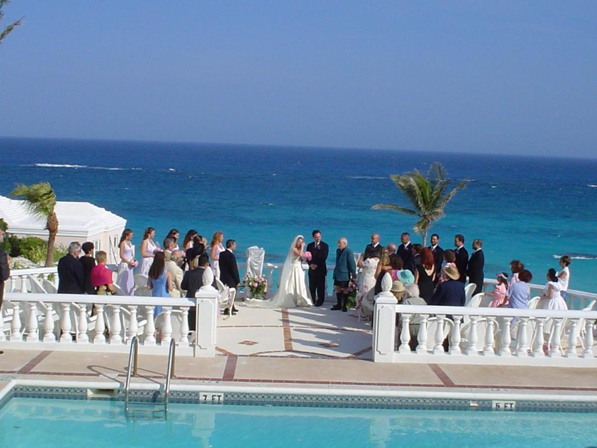 Coco Reef Bermuda Hotel Mount Pleasant Exterior photo