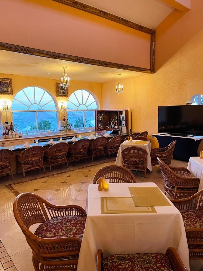 Coco Reef Bermuda Hotel Mount Pleasant Exterior photo