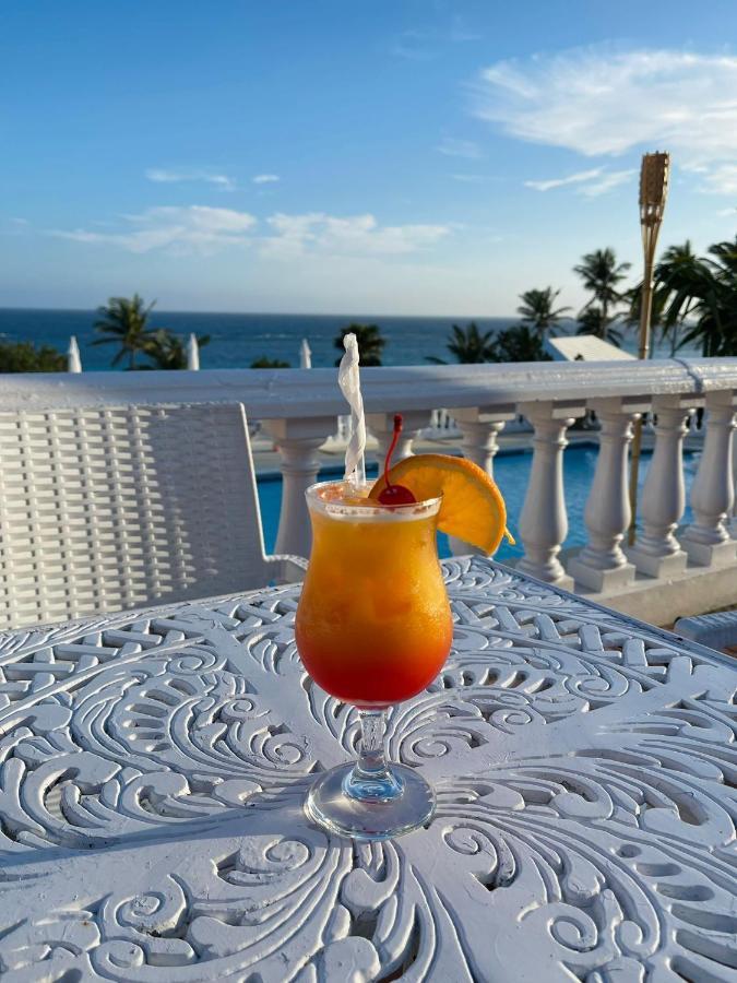 Coco Reef Bermuda Hotel Mount Pleasant Exterior photo