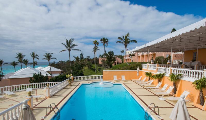 Coco Reef Bermuda Hotel Mount Pleasant Exterior photo