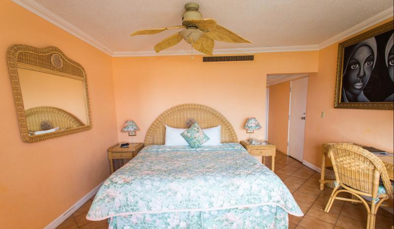 Coco Reef Bermuda Hotel Mount Pleasant Exterior photo